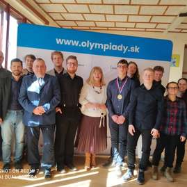 Zväčšiť fotografiu - Celoštátne kolo 58. chemickej olympiády ovládli žiaci župných škôl - 275724745_649752902852507_5674397251130419016_n