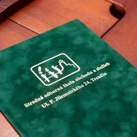 Čerstvých absolventov jilemáku vystrojil do života aj trenčiansky župan - 20180530_TSK_vysvedcenia_012w