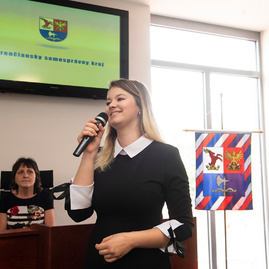 Čerstvých absolventov jilemáku vystrojil do života aj trenčiansky župan - 20180530_TSK_vysvedcenia_020w