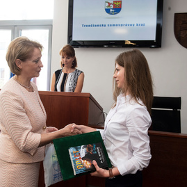 Čerstvých absolventov jilemáku vystrojil do života aj trenčiansky župan - 20180530_TSK_vysvedcenia_086w