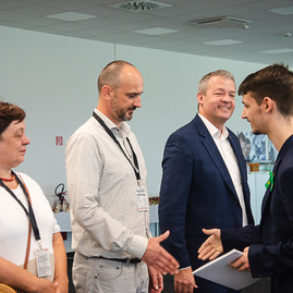 Zväčšiť fotografiu - Certifikáty si prevzali ďalší úspešní absolventi duálneho vzdelávania - TSK_Brose dualisti_mini (12 of 36)
