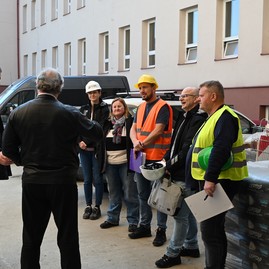 Zväčšiť fotografiu - Čulý stavebný ruch premieňa školu na modernú, zelenú a digitálnu