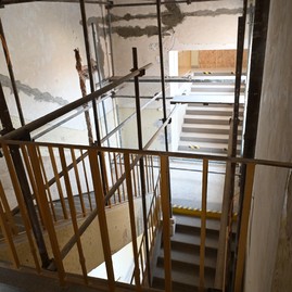 Zväčšiť fotografiu - Čulý stavebný ruch premieňa školu na modernú, zelenú a digitálnu