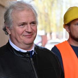 Zväčšiť fotografiu - Čulý stavebný ruch premieňa školu na modernú, zelenú a digitálnu