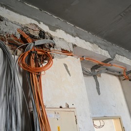 Zväčšiť fotografiu - Čulý stavebný ruch premieňa školu na modernú, zelenú a digitálnu