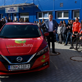 Cyklistický tím strednej športovej školy v trenčíne má úplne nový elektromobil, ocenenie si dnes prevzali aj najlepší športovci - 20190416_SS╠îS╠î_Cyklisti_elektromobil_006w