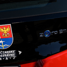 Cyklistický tím strednej športovej školy v trenčíne má úplne nový elektromobil, ocenenie si dnes prevzali aj najlepší športovci - 20190416_SS╠îS╠î_Cyklisti_elektromobil_016w