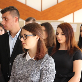 Dnes si prevzali maturitné vysvedčenia, zajtra nastupujú do práce - SOŠ PUCHOV (1)