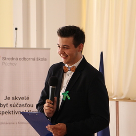 Dnes si prevzali maturitné vysvedčenia, zajtra nastupujú do práce - SOŠ PUCHOV (20)