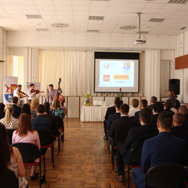 Dnes si prevzali maturitné vysvedčenia, zajtra nastupujú do práce - SOŠ PUCHOV (9)