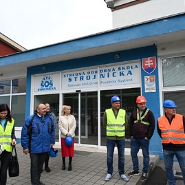 Zväčšiť fotografiu - Do nového školského roka vstúpia s vynovenou telocvičňou