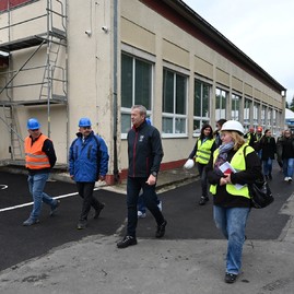 Zväčšiť fotografiu - Do nového školského roka vstúpia s vynovenou telocvičňou