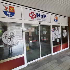 Zväčšiť fotografiu - Do škôl od pondelka nastúpia aj žiaci župných stredných škôl v siedmich okresoch - nsp pb