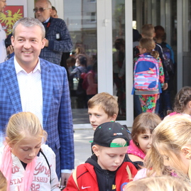 Drony lietajúce nad soš pod sokolicami v trenčíne uchvátili približne 400 detí zo základných škôl - IMG_1504