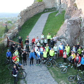 Druhý ročník cyklistického projektu vrchárska koruna trenčianska odštartovali nočným výjazdom na hrad beckov - IMG_6855