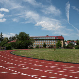 Zväčšiť fotografiu - Dubnické gymnázium s novým športoviskom - 20220627_TSK_236w