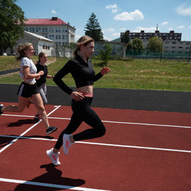 Zväčšiť fotografiu - Dubnické gymnázium s novým športoviskom - 20220627_TSK_251w