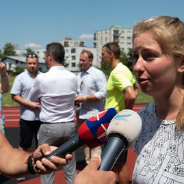 Zväčšiť fotografiu - Dubnické gymnázium s novým športoviskom - 20220627_TSK_258w