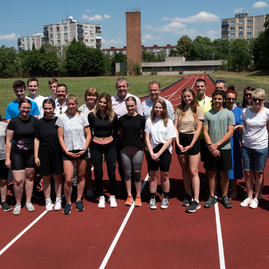 Zväčšiť fotografiu - Dubnické gymnázium s novým športoviskom - 20220627_TSK_260w