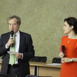 Francúzsky veľvyslanec s predsedom tsk odovzdali maturitné vysvedčenia študentom bilingválnej sekcie gymnázia ľudovíta štúra v trenčíne - Snímek 054