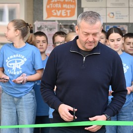 Zväčšiť fotografiu - Gymnázium púchov je plne bezbariérové