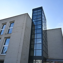 Zväčšiť fotografiu - Gymnázium púchov je plne bezbariérové