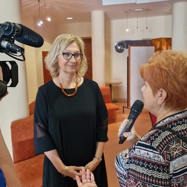 Zväčšiť fotografiu - Historicky prví absolventi prievidzskej zdravotky si prevzali vysvedčenia - 20230612_110407