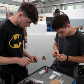 Zväčšiť fotografiu - Investícia do budúcnosti, župná škola sa stáva centrom špičkových technológií - 20240610_TSK_134w