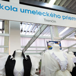 Zväčšiť fotografiu - Jedinečná výstava po dvoch rokoch opäť v krajskom meste - 20221006_TN_Stredoskolak_017w