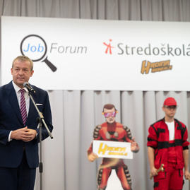 Zväčšiť fotografiu - Jedinečná výstava po dvoch rokoch opäť v krajskom meste - 20221006_TN_Stredoskolak_038w