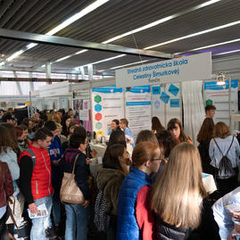 Zväčšiť fotografiu - Jedinečná výstava po dvoch rokoch opäť v krajskom meste - 20221006_TN_Stredoskolak_045w