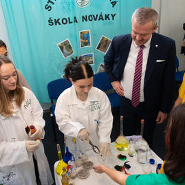 Zväčšiť fotografiu - Jedinečná výstava po dvoch rokoch opäť v krajskom meste - 20221006_TN_Stredoskolak_088w