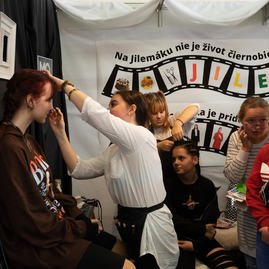 Zväčšiť fotografiu - Jedinečná výstava po dvoch rokoch opäť v krajskom meste - 20221006_TN_Stredoskolak_117w