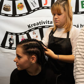 Zväčšiť fotografiu - Jedinečná výstava po dvoch rokoch opäť v krajskom meste - 20221006_TN_Stredoskolak_120w