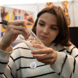 Zväčšiť fotografiu - Jedinečná výstava po dvoch rokoch opäť v krajskom meste - 20221006_TN_Stredoskolak_140w
