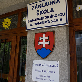Jedno mesto, štyri základné školy; aj žiaci dubnických zš už pri výučbe používajú moderné pomôcky od tsk - 20170530_DUBNICA_TSK_foto_Radovan_Stoklasa_061w