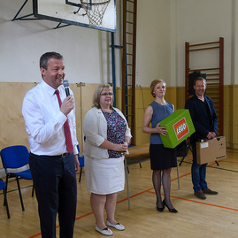 Jedno mesto, štyri základné školy; aj žiaci dubnických zš už pri výučbe používajú moderné pomôcky od tsk - 20170530_DUBNICA_TSK_foto_Radovan_Stoklasa_068w