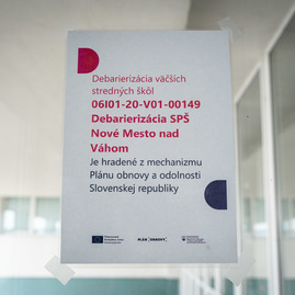 Zväčšiť fotografiu - Kraj odstraňuje bariéry vo väčšine župných stredných škôl - TSK_KD_mini-79