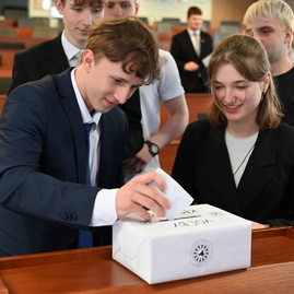 Zväčšiť fotografiu - Krajský mládežnícky parlament si zvolil nové predsedníctvo