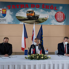 Zväčšiť fotografiu - Legendárne „tatrovky“ pilotne skladajú na dvoch župných školách - 20211112_BN_SOS_TATRA_024w