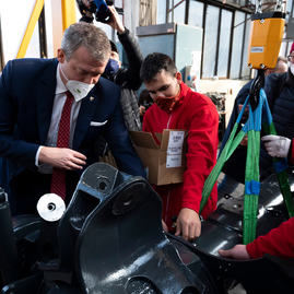 Zväčšiť fotografiu - Legendárne „tatrovky“ pilotne skladajú na dvoch župných školách - 20211112_BN_SOS_TATRA_058w