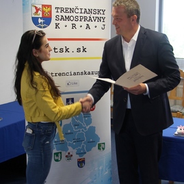 Majú len 16 rokov a už ich pozná celá európa; majsterky európy vo fitness dnes prijali aj na pôde župného úradu - IMG_2204