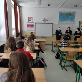 Zväčšiť fotografiu - Ministerská návšteva na pôde gymnázia v dubnici nad váhom - IMG_20210409_113656
