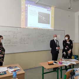 Zväčšiť fotografiu - Ministerská návšteva na pôde gymnázia v dubnici nad váhom - IMG_20210409_114945