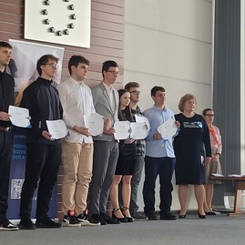 Zväčšiť fotografiu - Mladí chemici z novák zažiarili na celoštátnej olympiáde - 