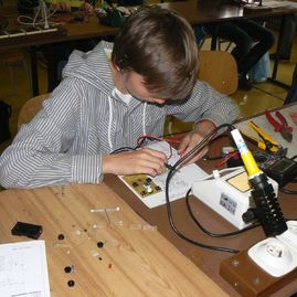 Mladí elektrotechnici súťažili v soš pod sokolicami v trenčíne - image008