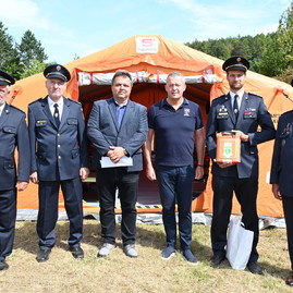 Zväčšiť fotografiu - Mladí hasiči absolvovali výcvikový tábor na Kopaniciach, hasiči dostali defibrilátory aj stan