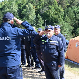 Zväčšiť fotografiu - Mladí hasiči absolvovali výcvikový tábor na Kopaniciach, hasiči dostali defibrilátory aj stan