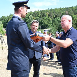 Zväčšiť fotografiu - Mladí hasiči absolvovali výcvikový tábor na Kopaniciach, hasiči dostali defibrilátory aj stan