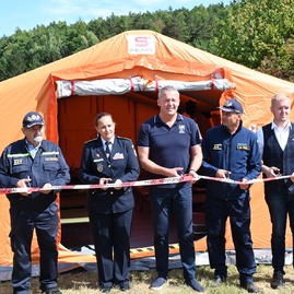 Zväčšiť fotografiu - Mladí hasiči absolvovali výcvikový tábor na Kopaniciach, hasiči dostali defibrilátory aj stan